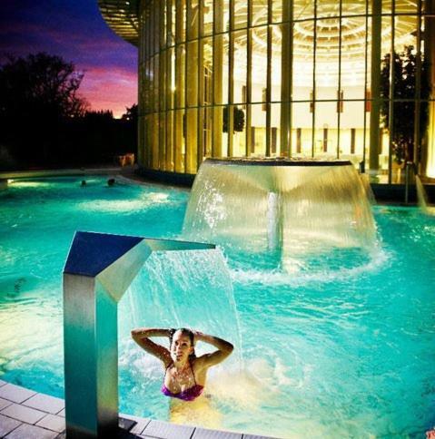 Aux Pieds Des Thermes Spa Bagian luar foto