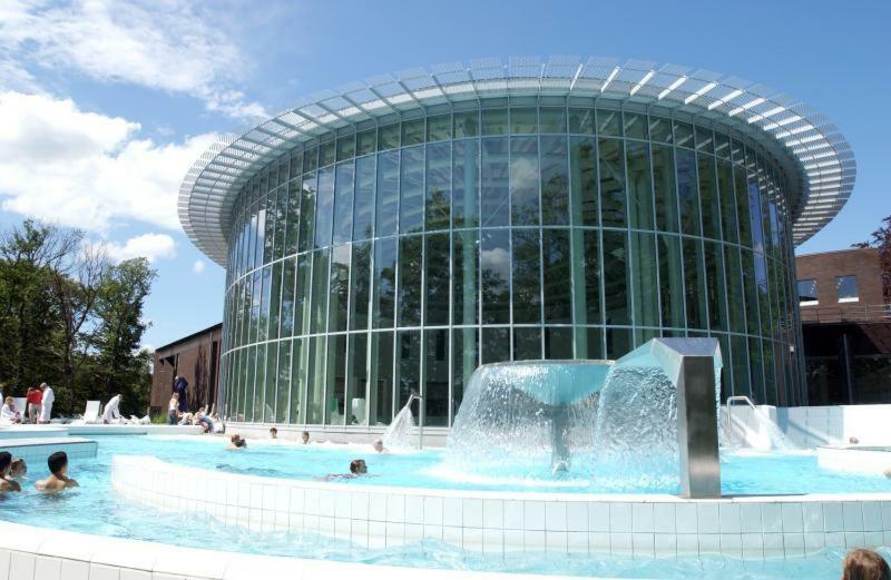 Aux Pieds Des Thermes Spa Bagian luar foto